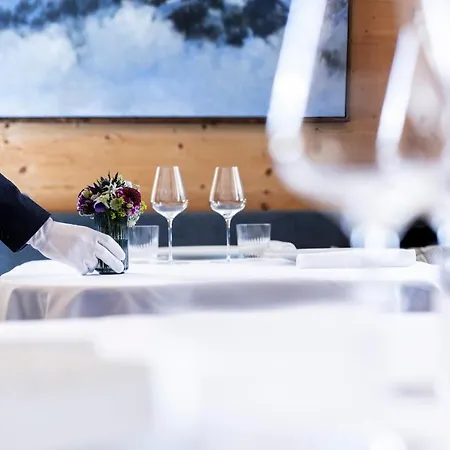 Hotell Hotel-restaurant Valrose Gstaad